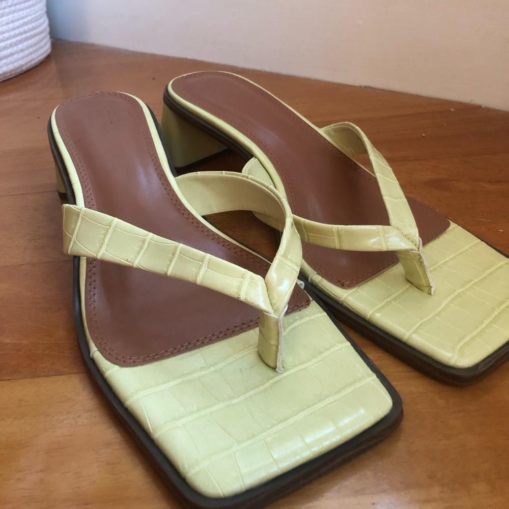 ASOS chunky flip flop heel size 10 yellow
